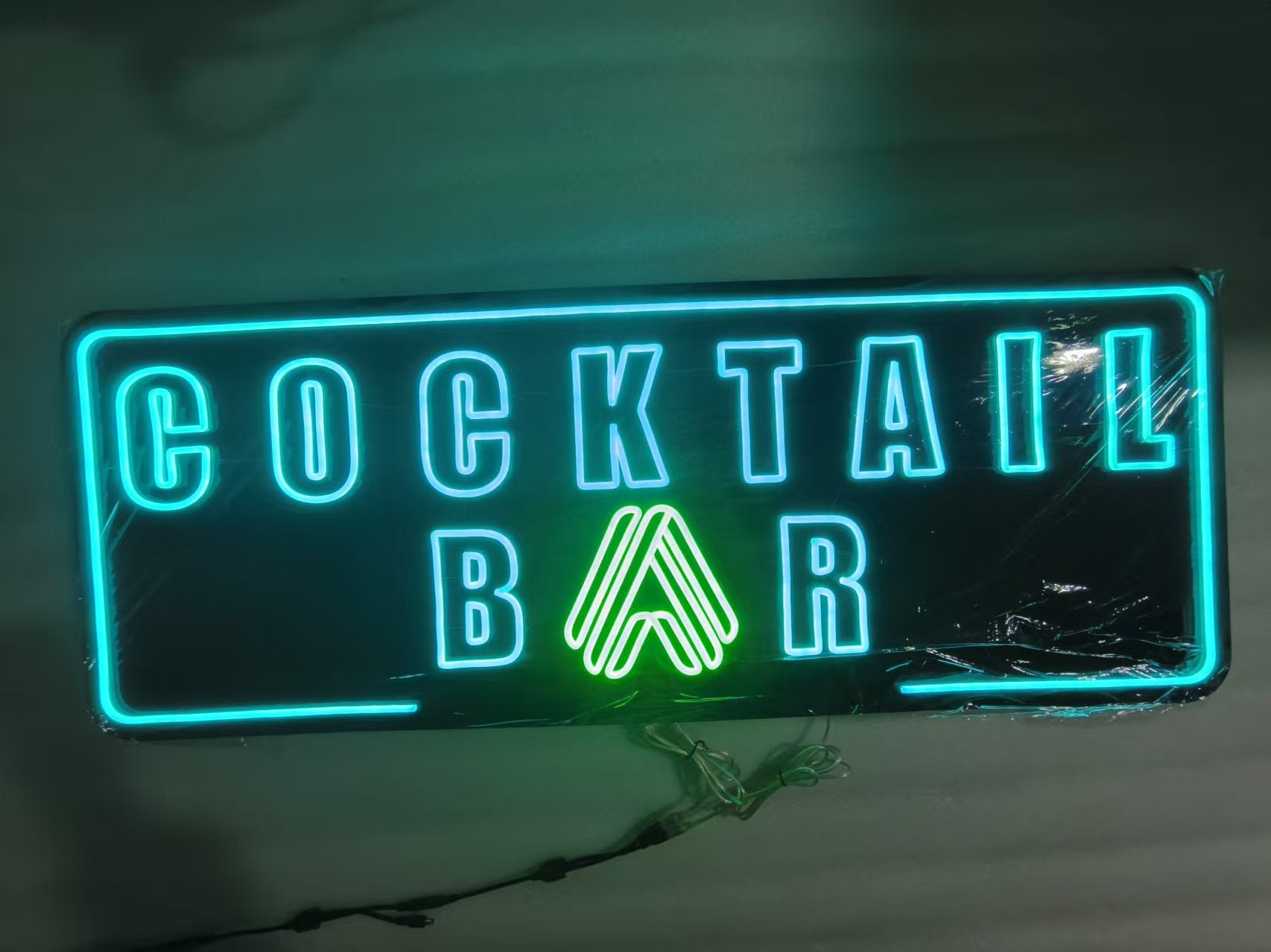 Cocktail Bar Neon Sign – Vibrant LED Wall Light for Bars, Lounges, Home Bars & Parties | Custom Neon Decor to Light Up Your Nightlife Vibe