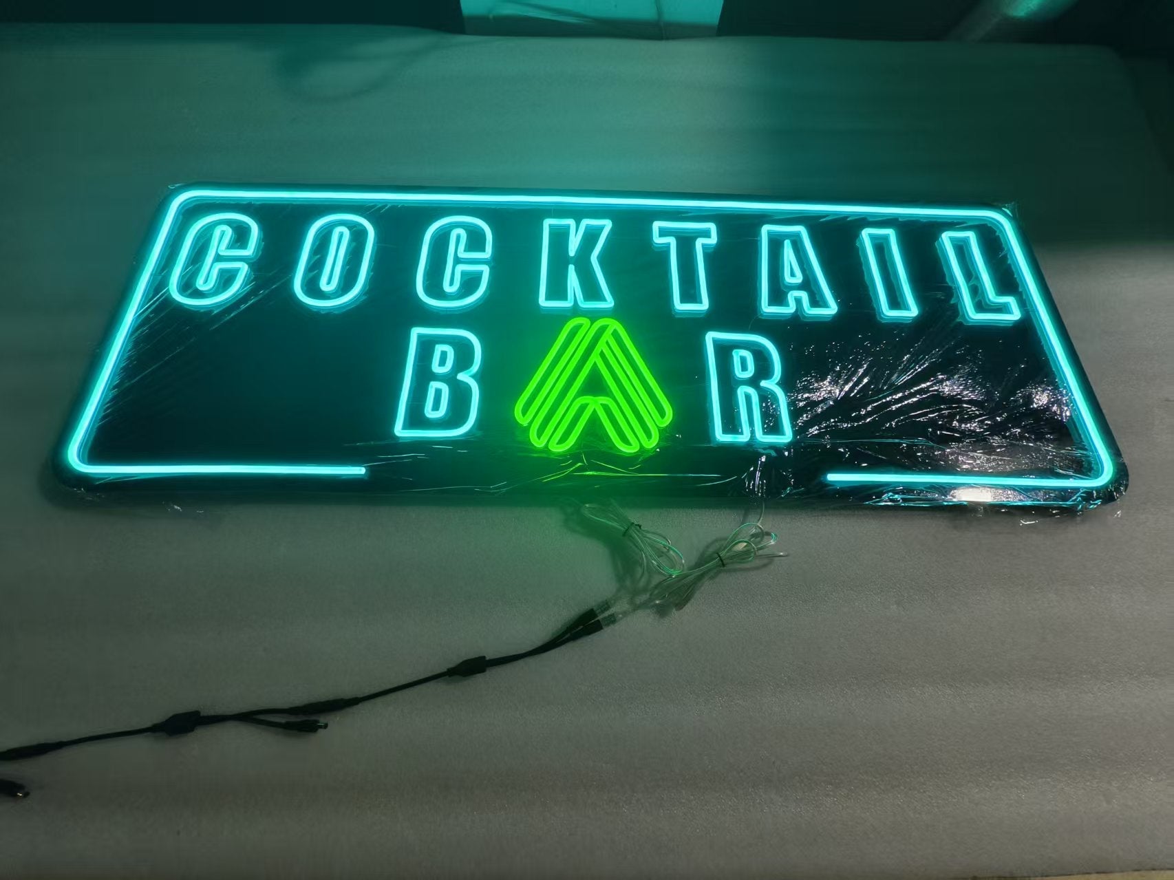 Cocktail Bar Neon Sign – Vibrant LED Wall Light for Bars, Lounges, Home Bars & Parties | Custom Neon Decor to Light Up Your Nightlife Vibe
