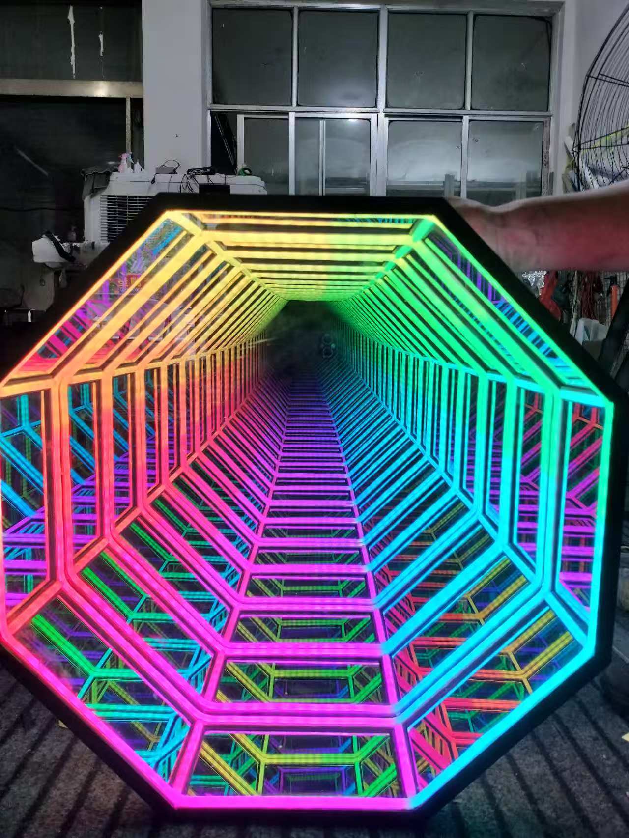 Hexagon Infinity Mirror Wall Art – 3D Rainbow LED Illusion Light, Colorful Geometric Ambient Decor for Home & Store Display