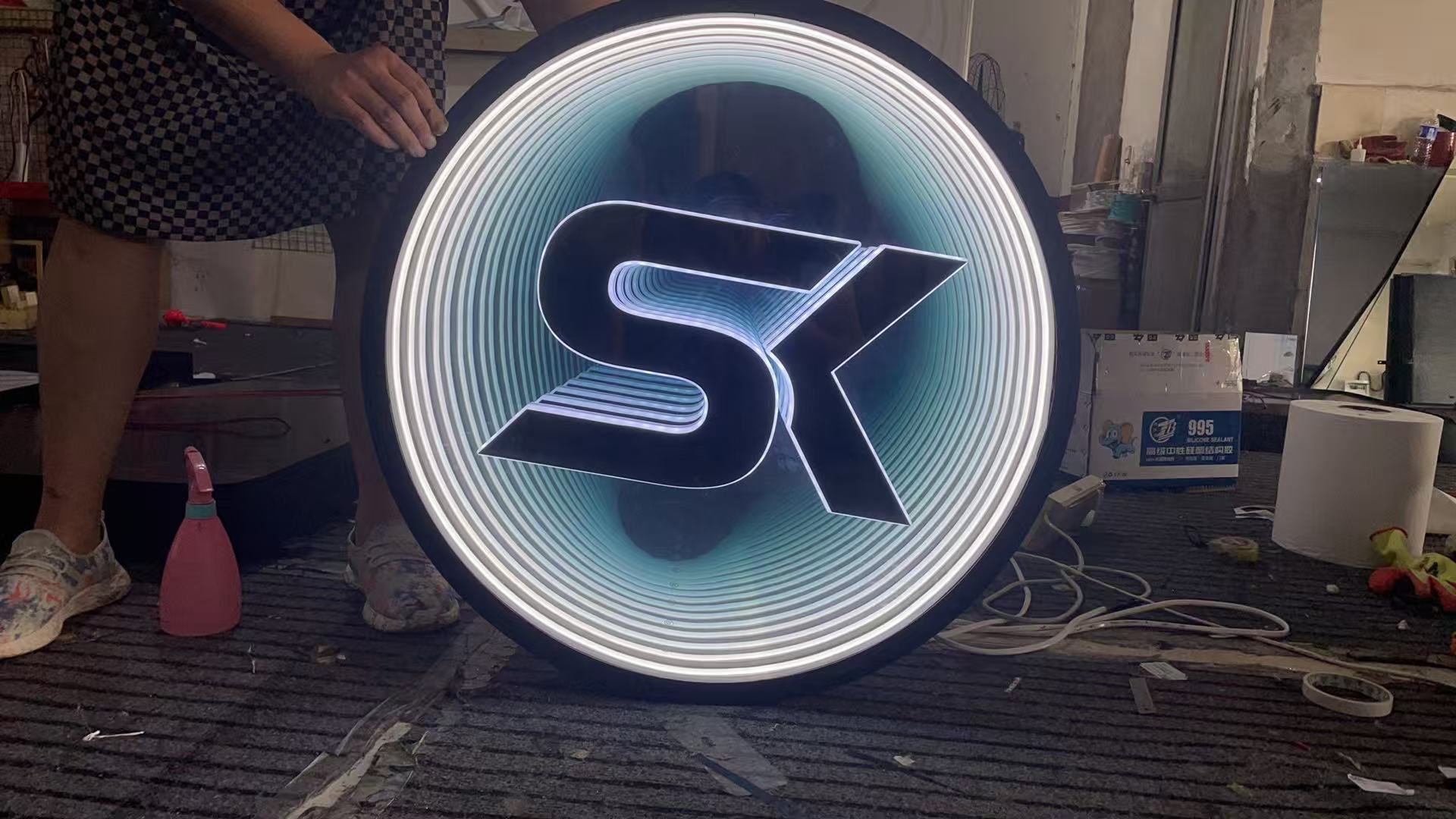Custom Round Infinity Mirror LED Wall Art – 3D Blue White Gradient Light with SK Logo, Modern Ambient Home Decor