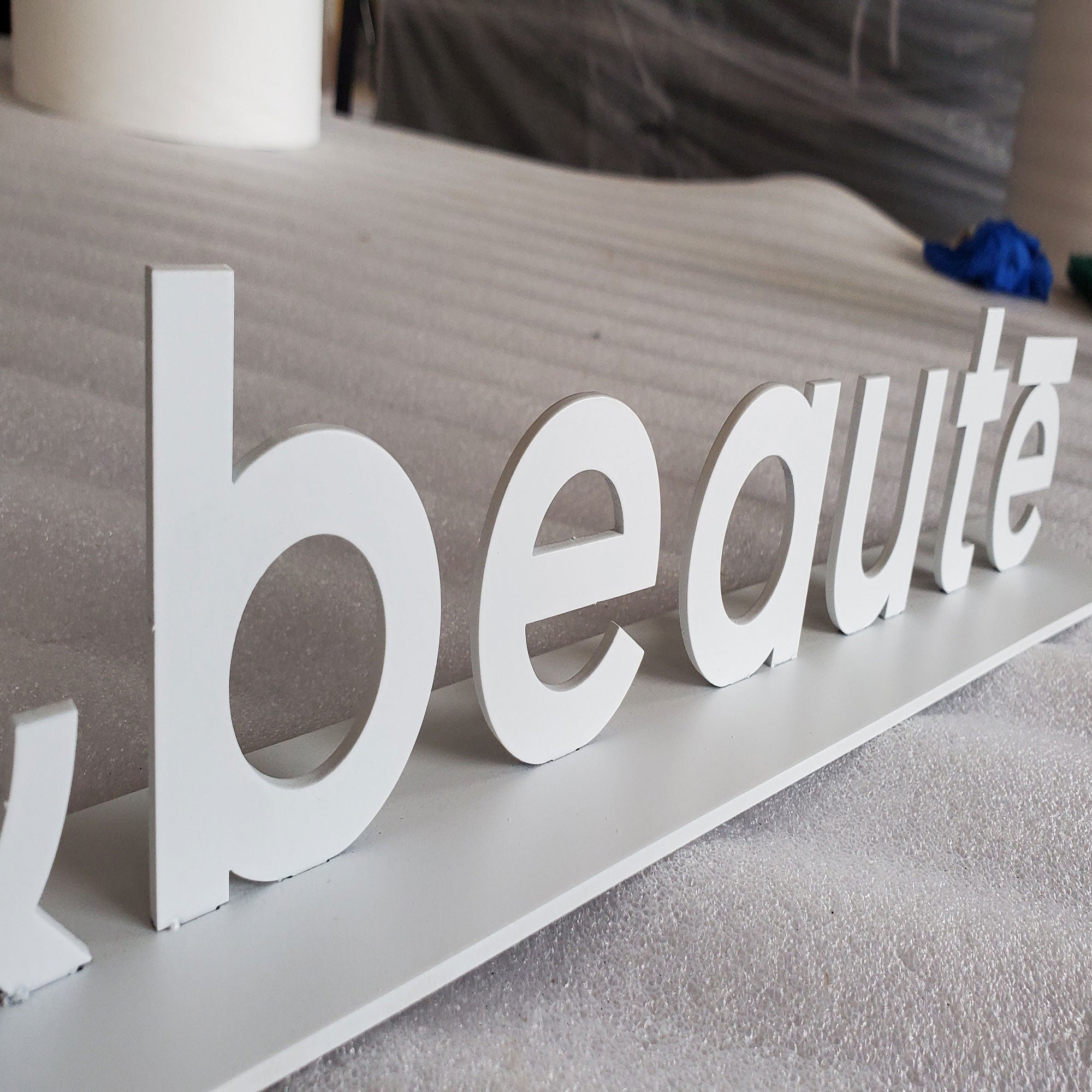 Desk Top Sign Free Standing Table Sign Metal Solid Cut Advertising Letter Signs for Indoor