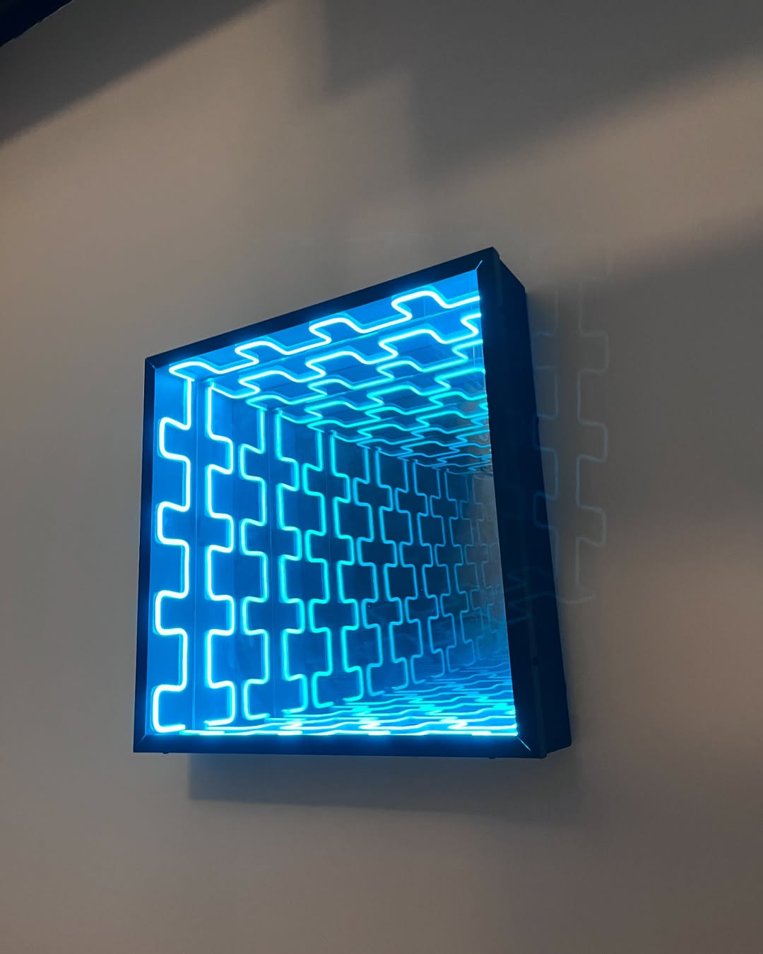 Infinity Mirror Wall Art – Square 3D Optical Illusion LED Light with Blue Glow, Futuristic Home & Art Decor