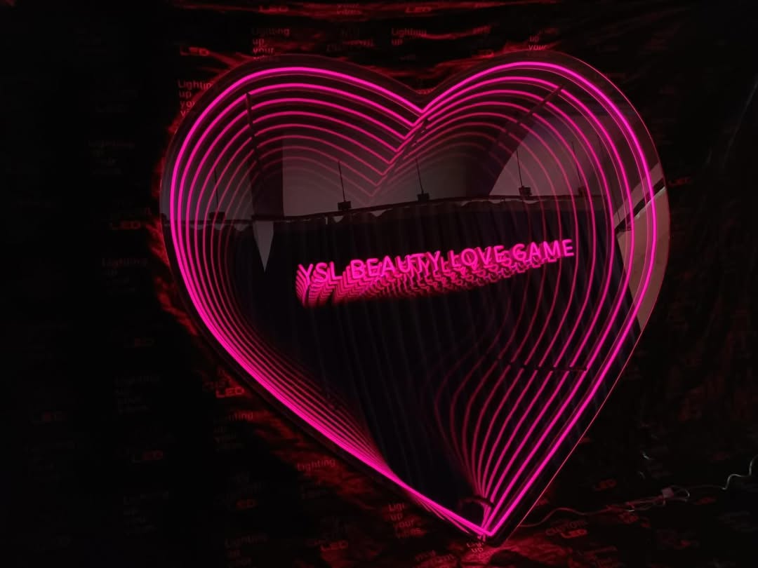 Shopify Infinity Mirror Wall Art – Heart Shaped 3D Optical Illusion LED Light with Pink Glow, Romantic Neon Home Decor