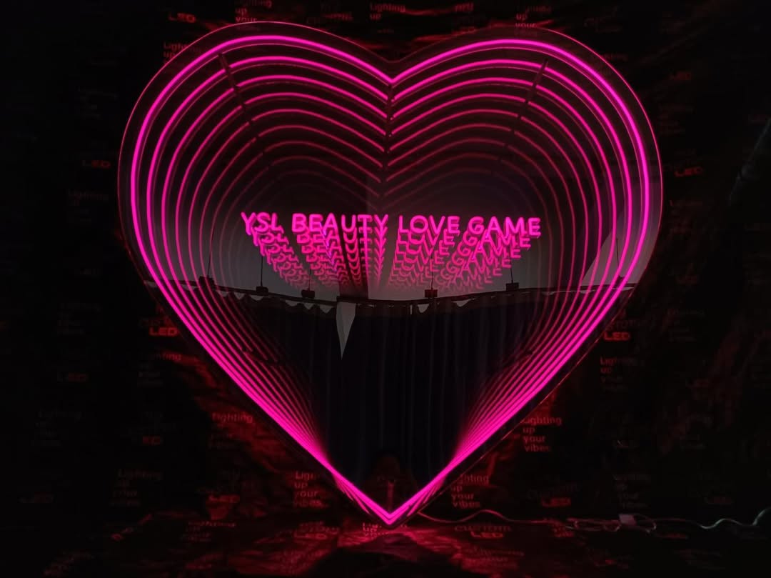 Shopify Infinity Mirror Wall Art – Heart Shaped 3D Optical Illusion LED Light with Pink Glow, Romantic Neon Home Decor